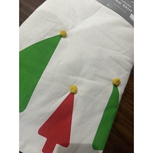 H for Happy Classic Trees Holiday Tree Skirt in White Bed and Bath Beyond NEW - Picture 4 of 9